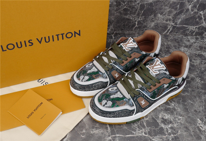LV SNEAKER LV-000222