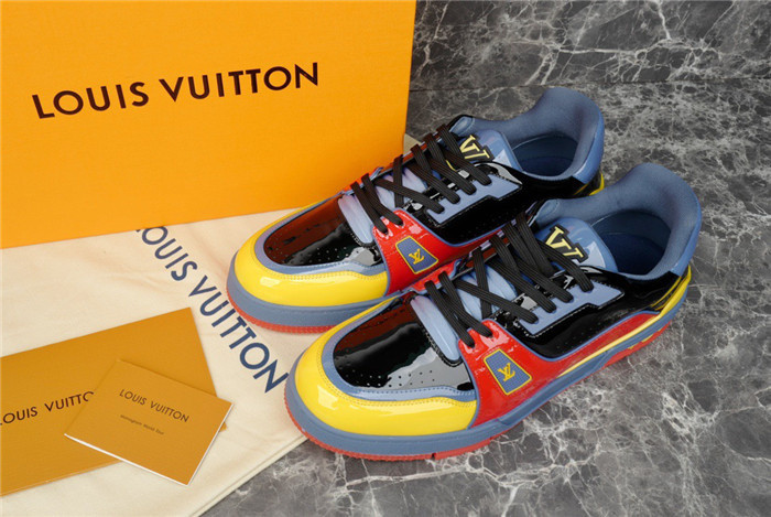 LV SNEAKER LV-000232