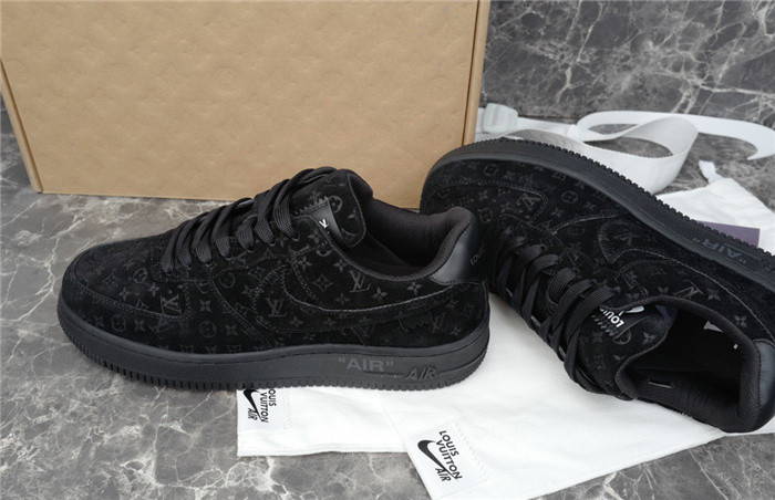 LV SNEAKER LV-000247