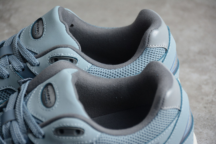 NEW BALANCE SNEAKER 008