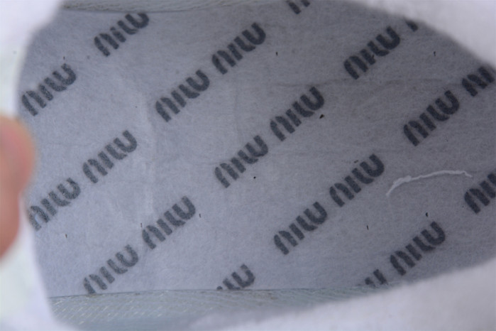 NEW BALANCE SNEAKER 010