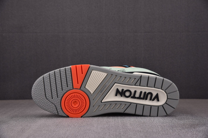 LV SNEAKER LV-000108