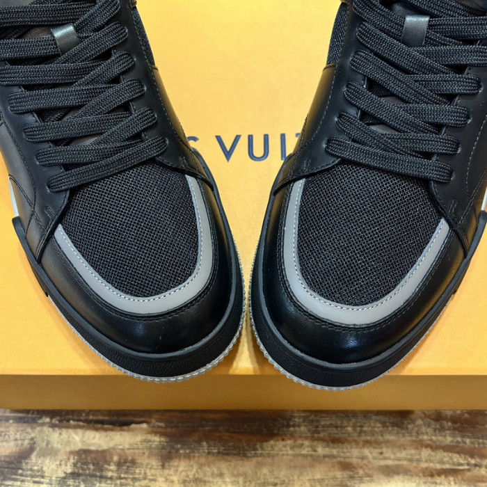 LV SNEAKER LV-000537