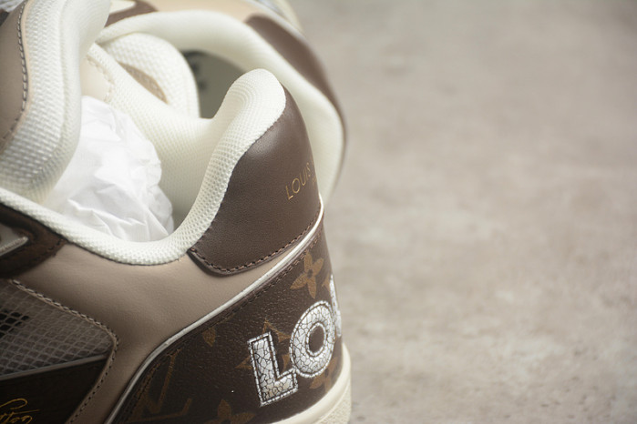 LV TRAINER SNEAKER LV-000549