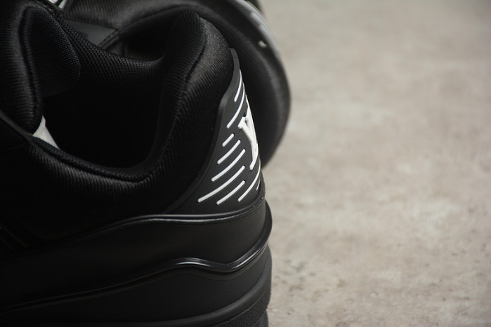 LV TRAINER SNEAKER LV-000552