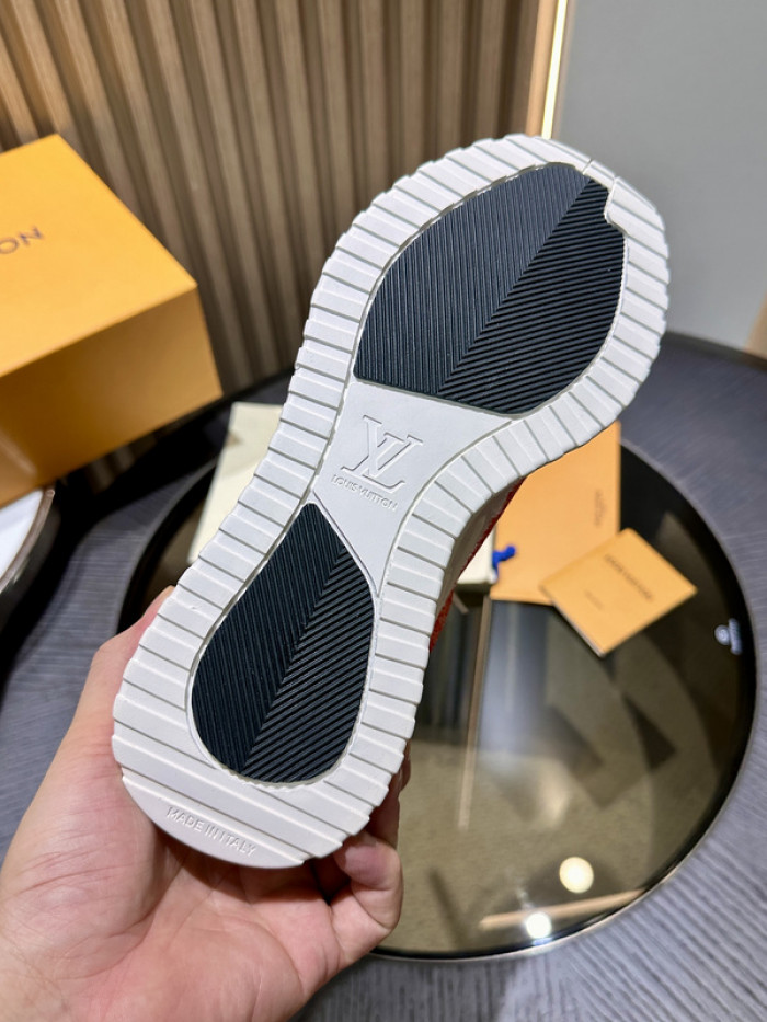 LV SNEAKER LV-000611