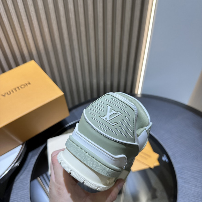 LV TRAINER SNEAKER LV-000570