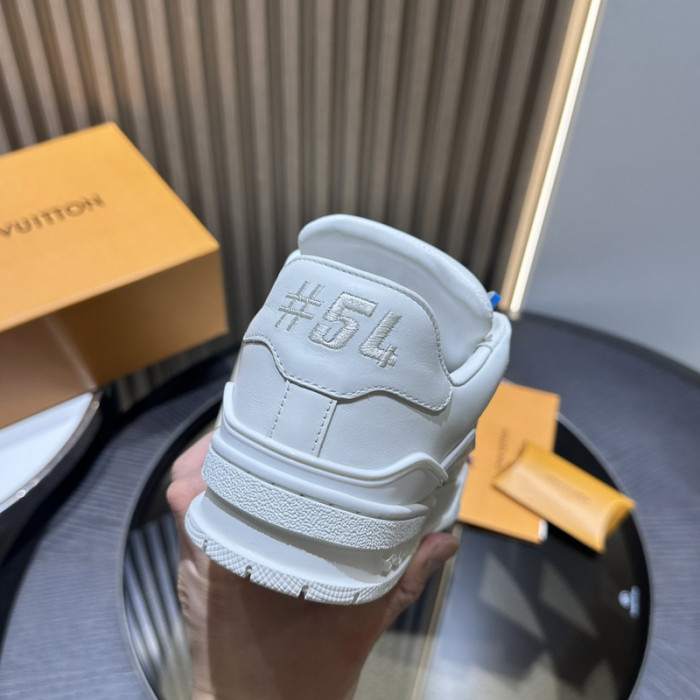 LV TRAINER SNEAKER LV-000604
