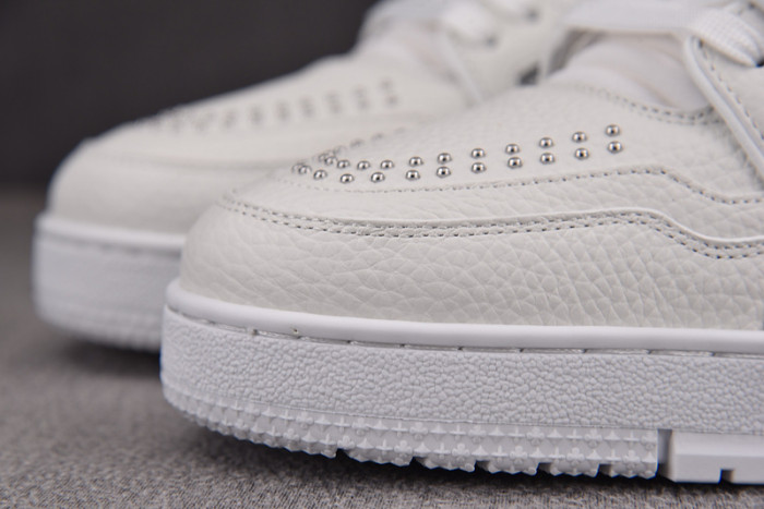 LV TRAINER SNEAKER LV-000569