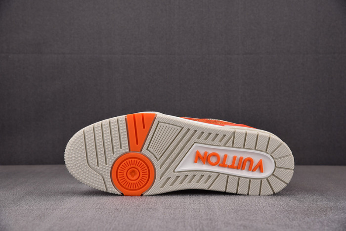 LV TRAINER SNEAKER LV-000595