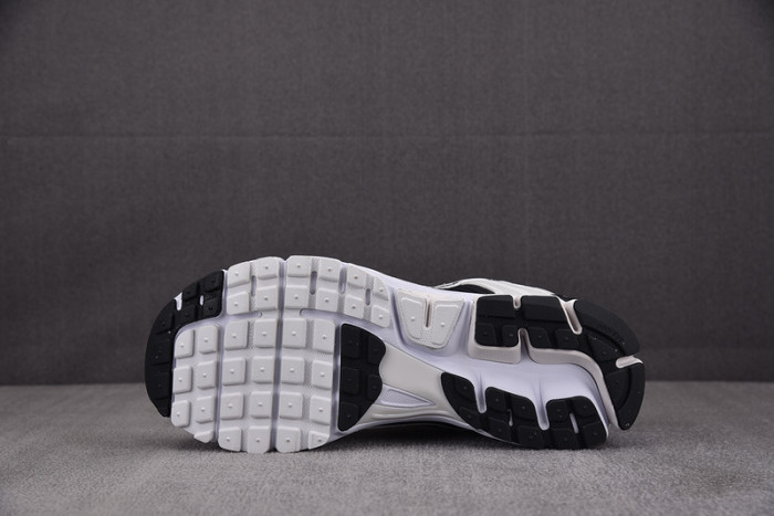 Nike Air Zoom Vomero 5 