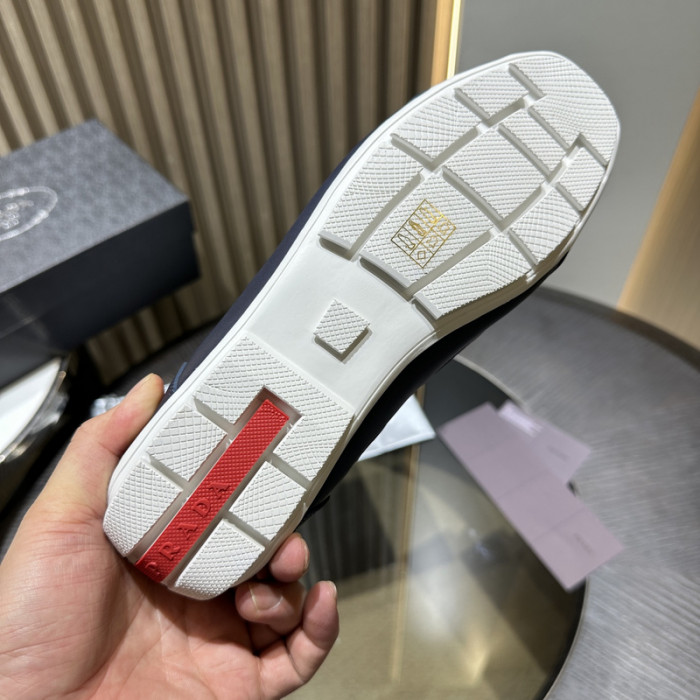 PRADA SNEKAERS P000185