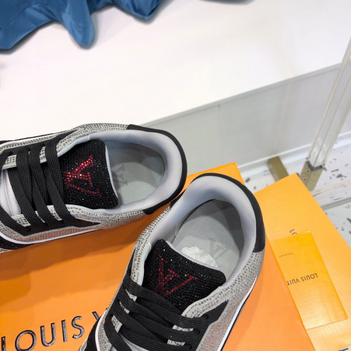 LV SNEAKER LV-000368