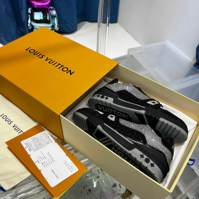 LV SNEAKER LV-000371