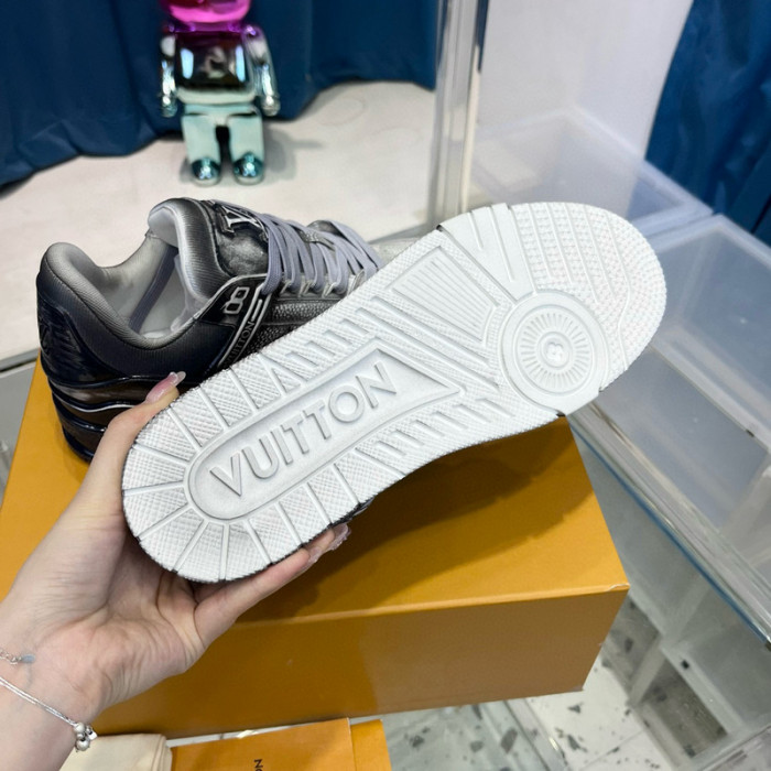 LV SNEAKER LV-000475