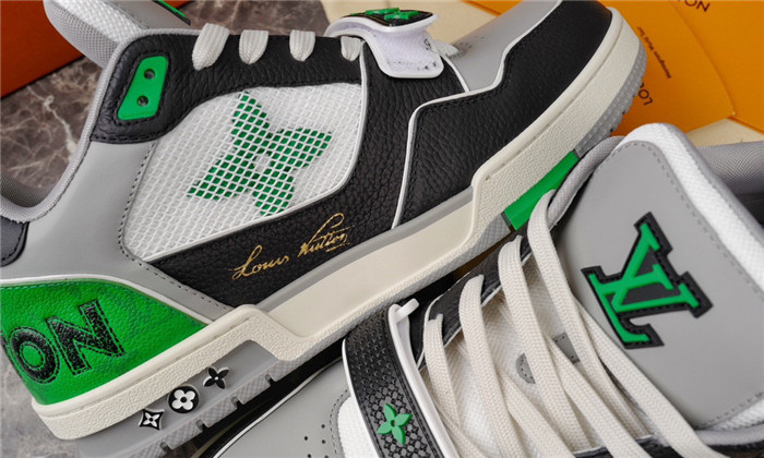 LV SNEAKER LV-000195