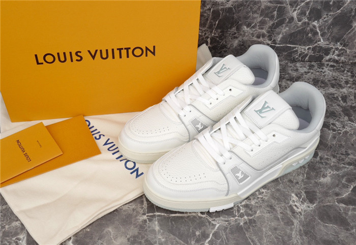 LV SNEAKER LV-000206