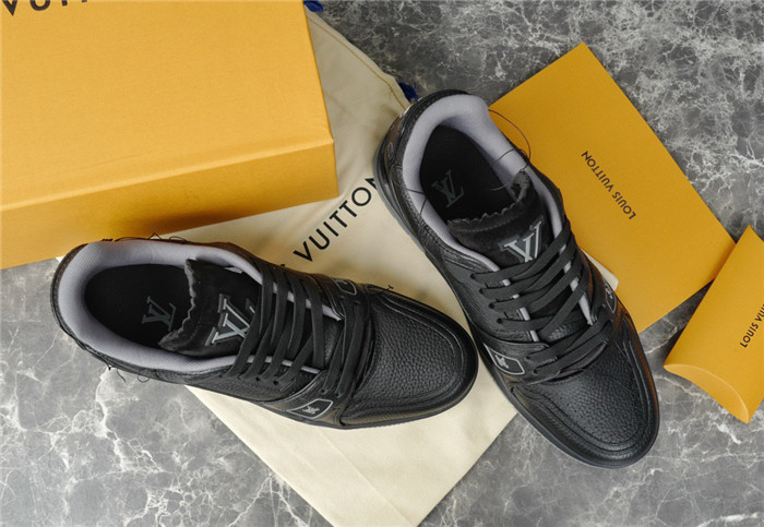 LV SNEAKER LV-000228
