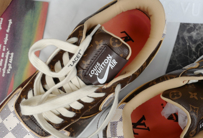 LV SNEAKER LV-000241