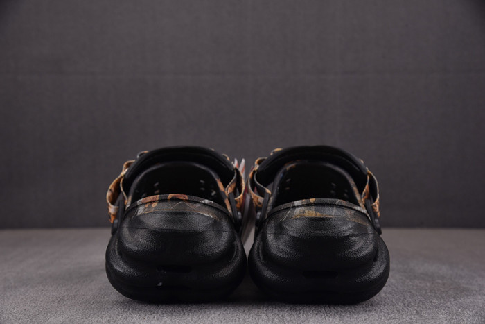 Cr*0*s x salehe bembury c00015