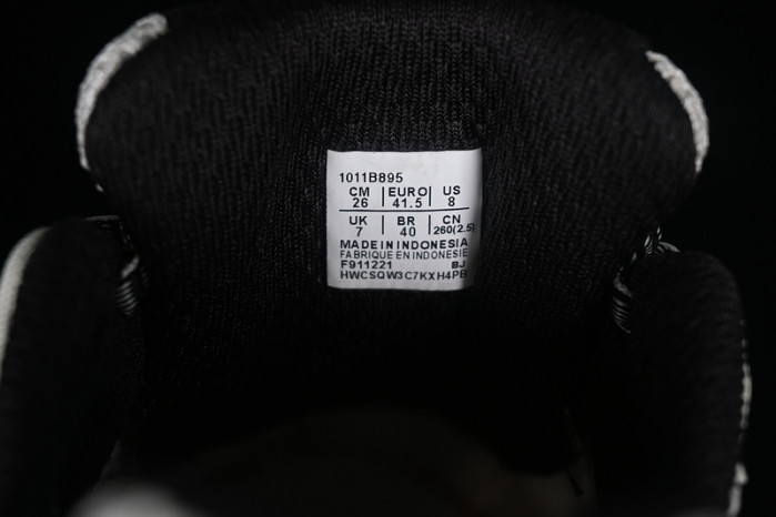 As*ic*s gel-kahana 8 black and white 1011b895-200