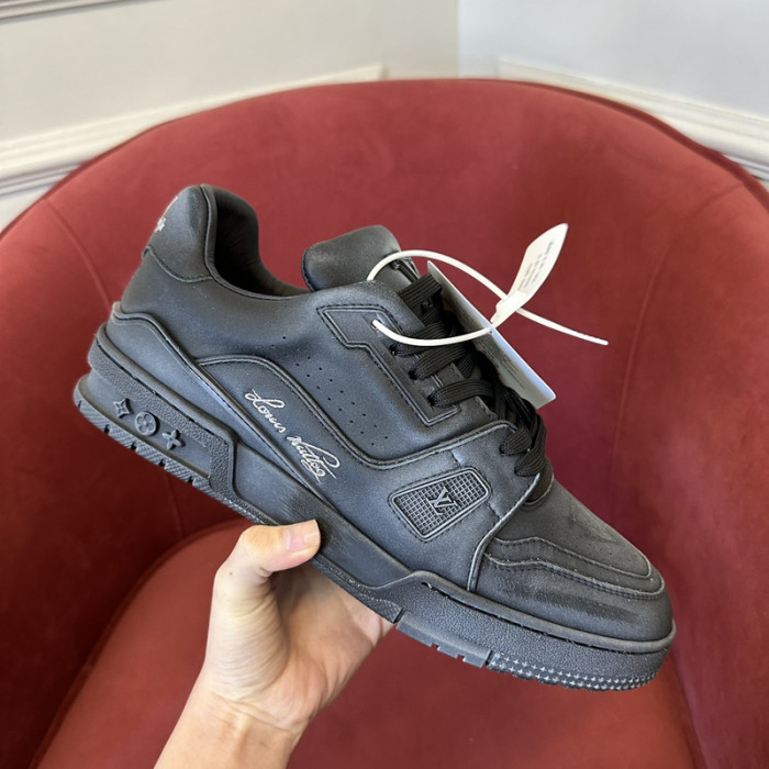 LV TRAINER SNEAKER LV-000586