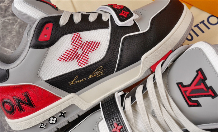 LV SNEAKER LV-000157