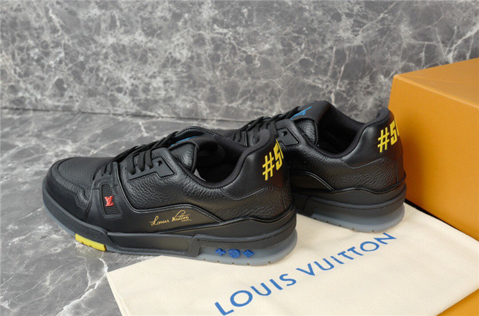 LV SNEAKER LV-000290