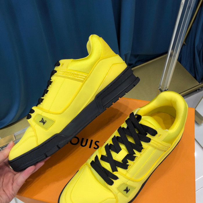 LV SNEAKER LV-000318