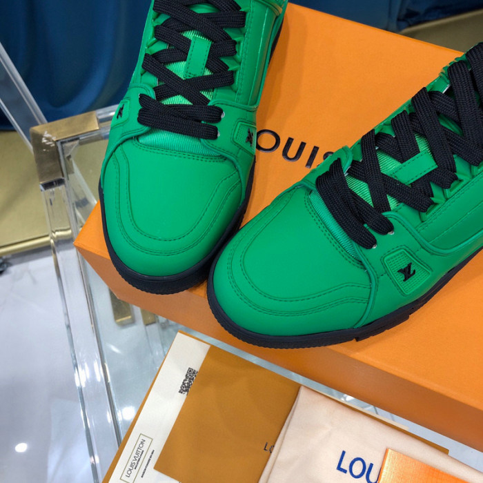 LV SNEAKER LV-000320