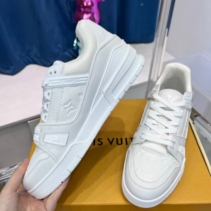 LV SNEAKER LV-000386