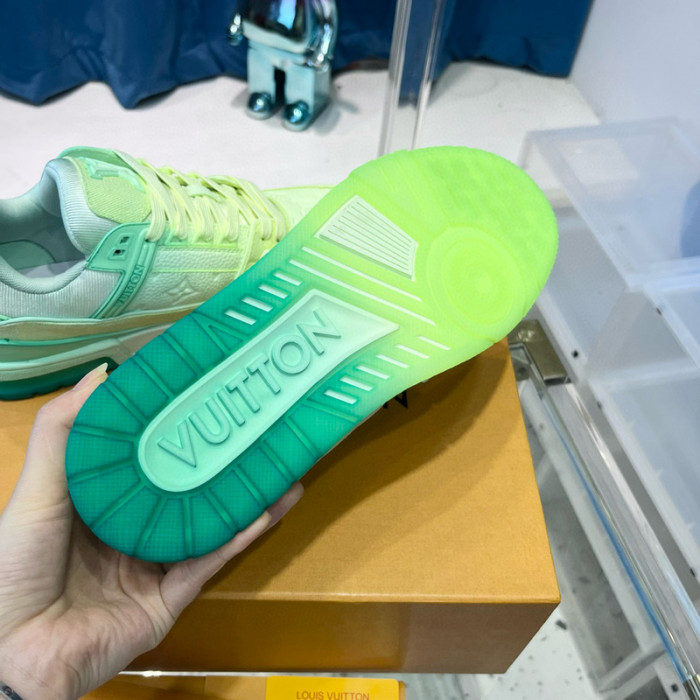 LV SNEAKER LV-000421