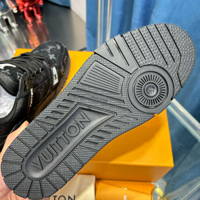 LV SNEAKER LV-000517