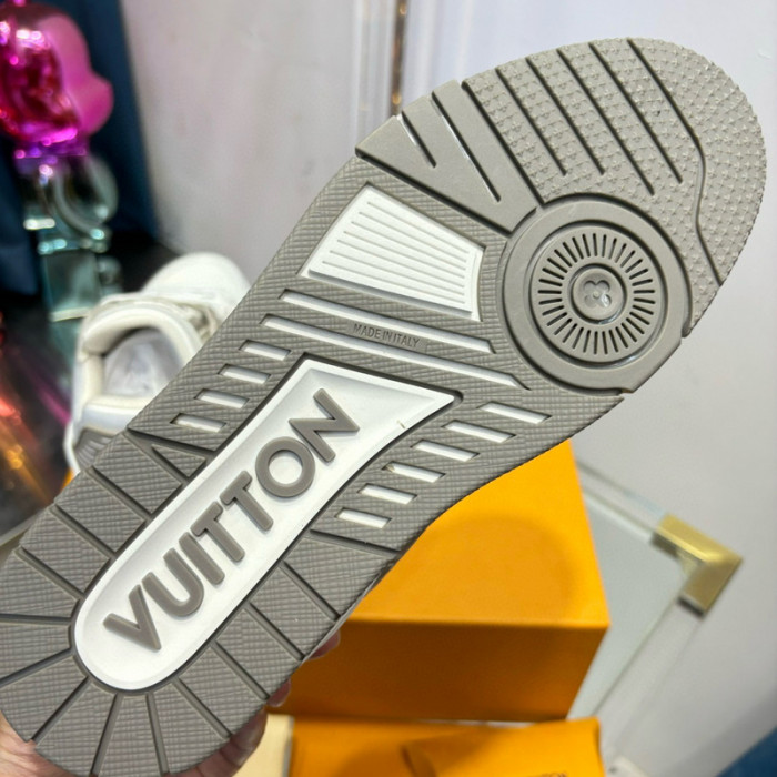 LV SNEAKER LV-000526