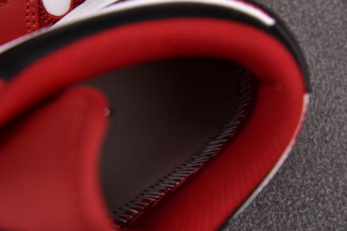 Jordan 1 Low Bulls 553558-163