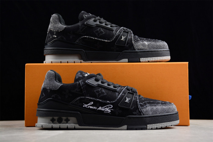 LV TRAINER SNEAKER LV-000548