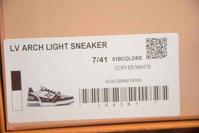 LV TRAINER SNEAKER LV-000549