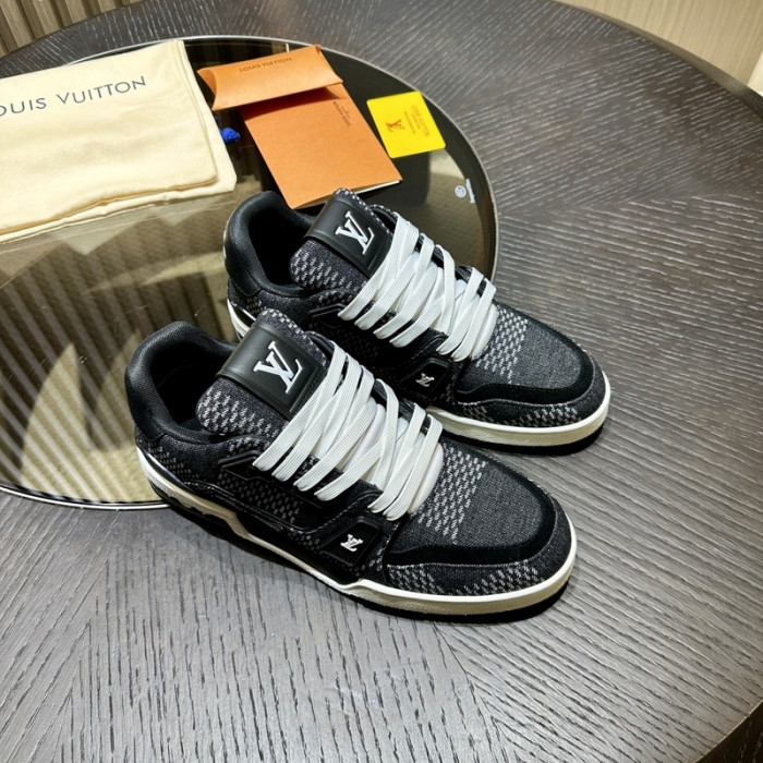 LV TRAINER SNEAKER LV-000573