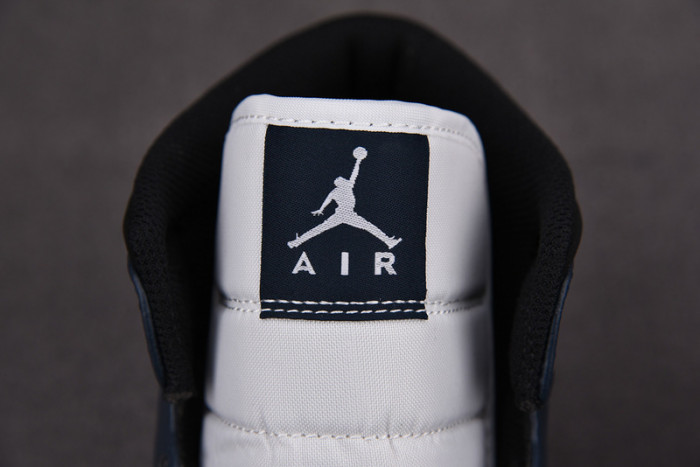 Air Jordan 1 Mid 