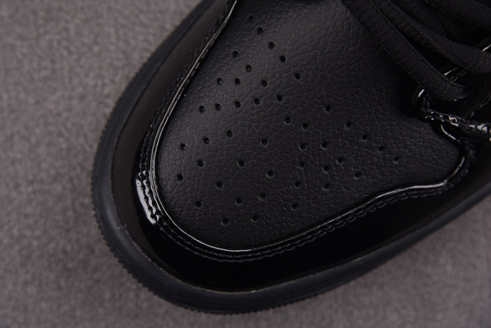 Air Jordan 1 Low “Black Croc” HJ7743-010