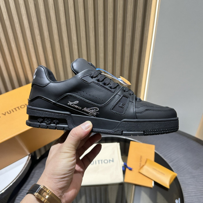 LV TRAINER SNEAKER LV-000603