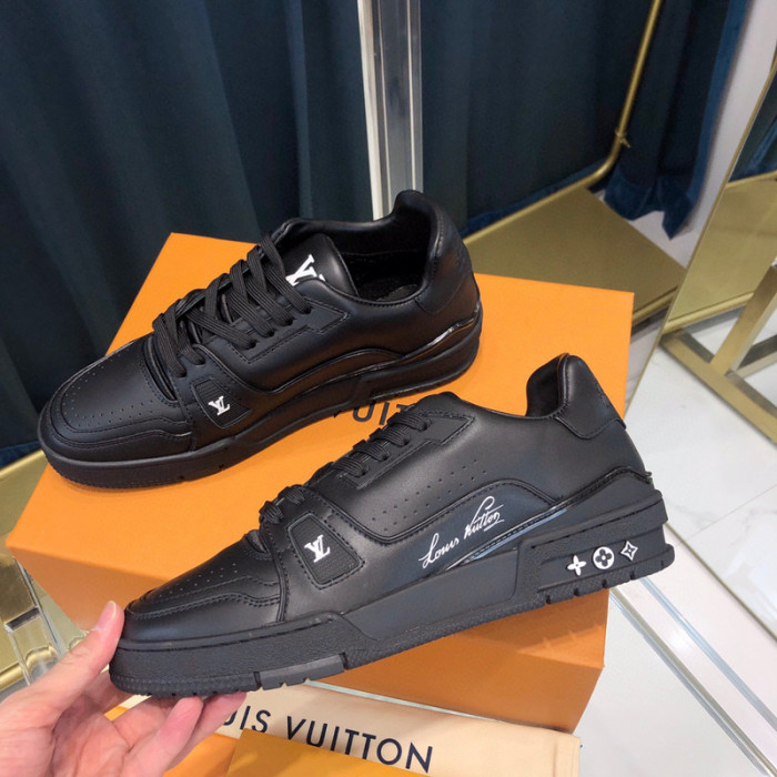 LV SNEAKER LV-000321