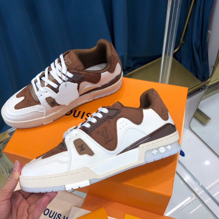 LV SNEAKER LV-000322