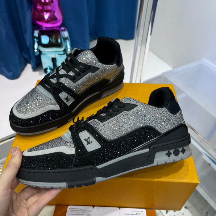 LV SNEAKER LV-000371