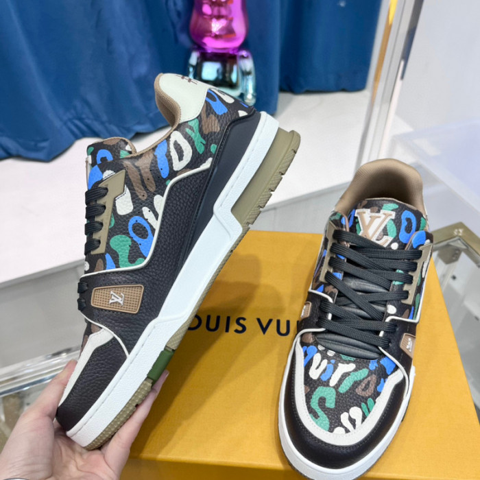 LV SNEAKER LV-000401