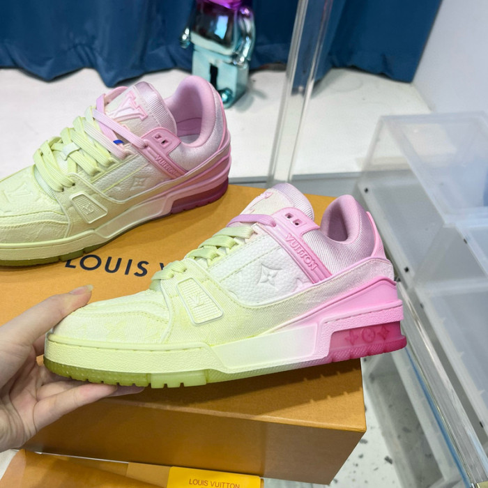 LV SNEAKER LV-000415