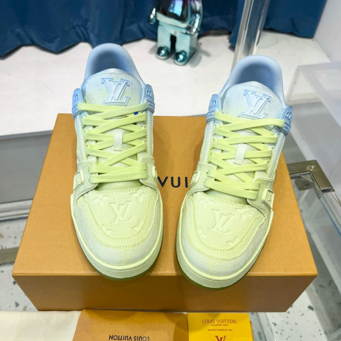 LV SNEAKER LV-000420