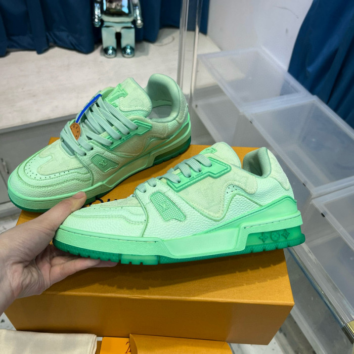 LV SNEAKER LV-000479