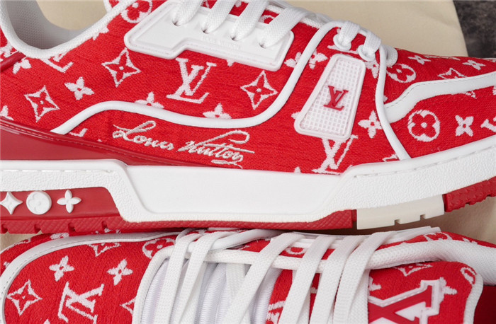 LV SNEAKER LV-000216