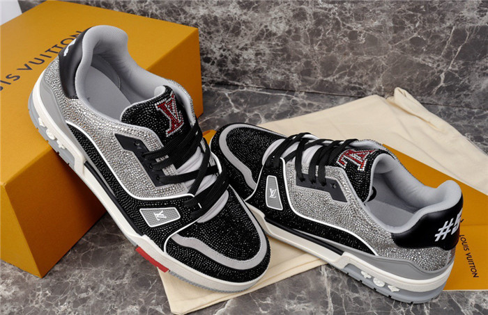 LV SNEAKER LV-000225
